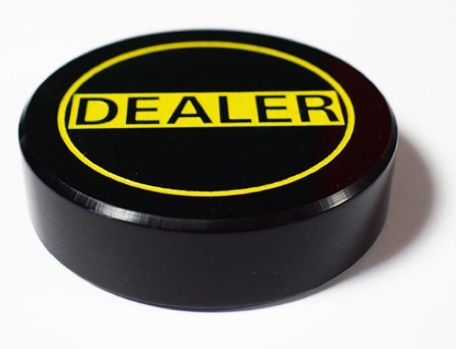 Bouton Dealer Noir et Jaune - accessoire de poker - Rouge et Noir