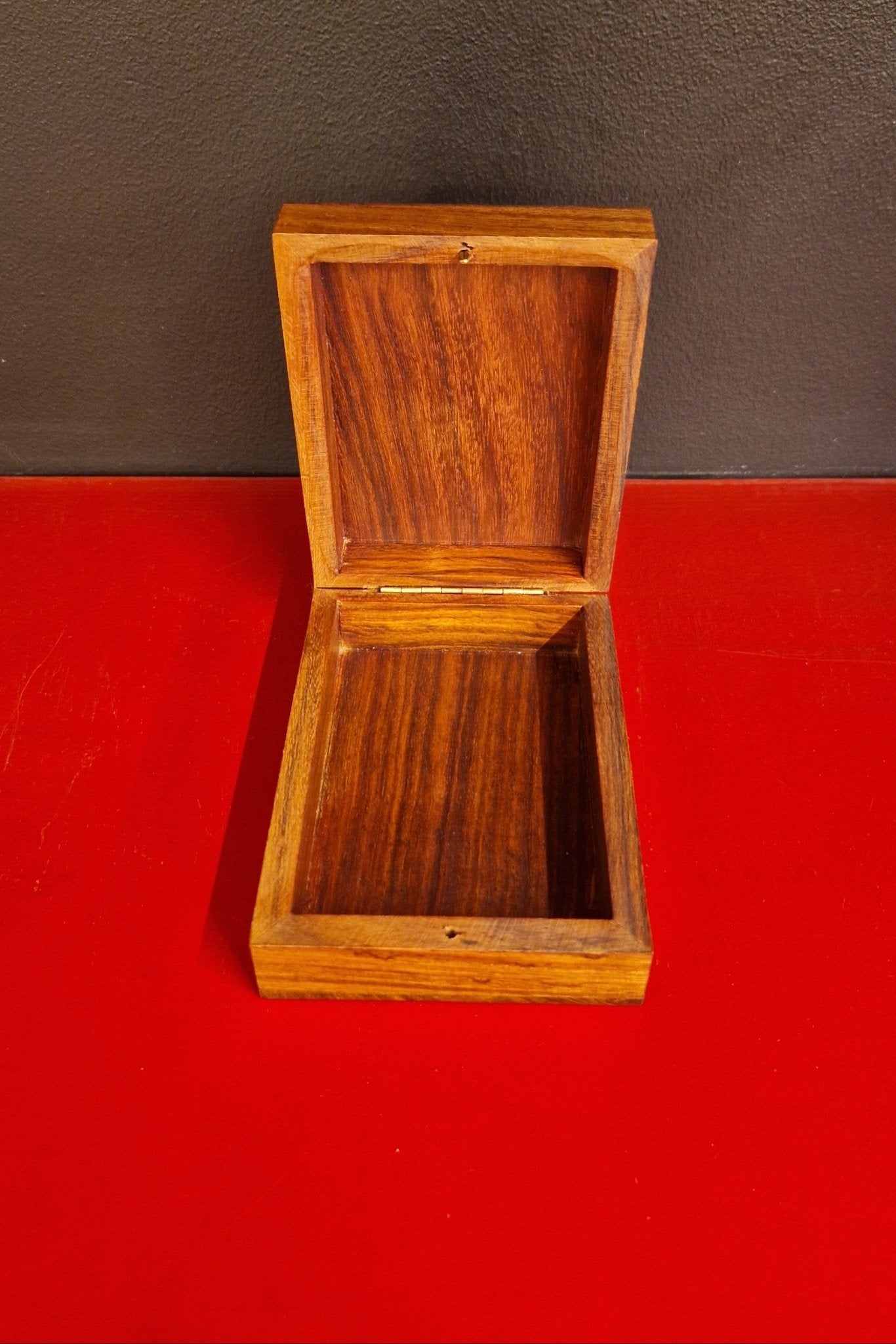 Coffret belote en palissandre pour 1 jeu - Vide - jeu de cartes coffret de cartes bridge cadeau sénior - Rouge et Noir